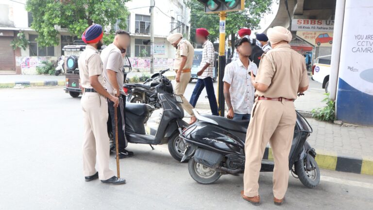 यातायात उल्लंघन करने वालों के ख