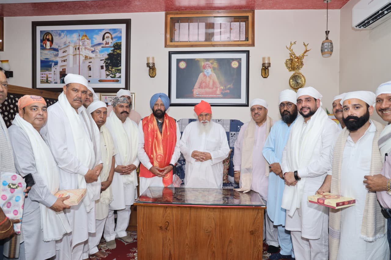 पंजाब भाजपा अध्यक्ष केवल सिंह ढिल्लों डेरा सचखंड बल्लां में हुए नतमस्तक, पद्म श्री संत निरंजन दास जी से लिया आशीर्वाद