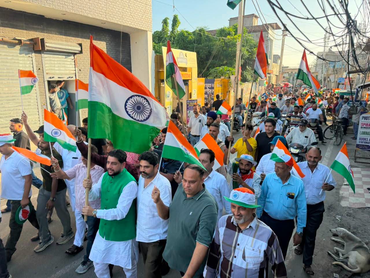पंजाब भाजपा एससी मोर्चा प्रधान पूर्व विधायक शीतल अंगूराल ने सैंकड़ों साथियों के साथ निकाली विशाल तिरंगा यात्रा