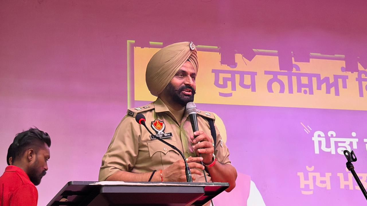 लोक निर्माण मंत्री हरभजन सिंह ईटीओ ने नशों के खिलाफ अभियान को और प्रभावी बनाने के लिए अधिकारियों एवं स्वयंसेवकों के साथ की समीक्षा बैठक