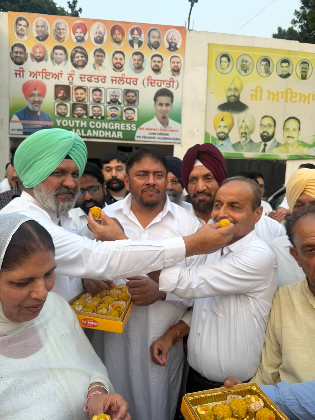 ਅੱਜ ਕਾਂਗਰਸ ਭਵਨ ਜਲੰਧਰ ਵਿਖੇ ਸ.ਪ੍ਰਗਟ ਸਿੰਘ ਦੇ ਪੰਜਾਬ ਪ੍ਰਦੇਸ਼ ਕਾਂਗਰਸ ਕਮੇਟੀ ਦੇ ਪ੍ਰਧਾਨ ਬਣਨ ਤੇ ਕਾਂਗਰਸੀ ਆਗੂਆਂ ਅਤੇ ਵਰਕਰਾਂ ਨੇ ਲੱਡੂ ਵੰਡ ਕੇ ਖੁਸ਼ੀ ਮਨਾਈ ।