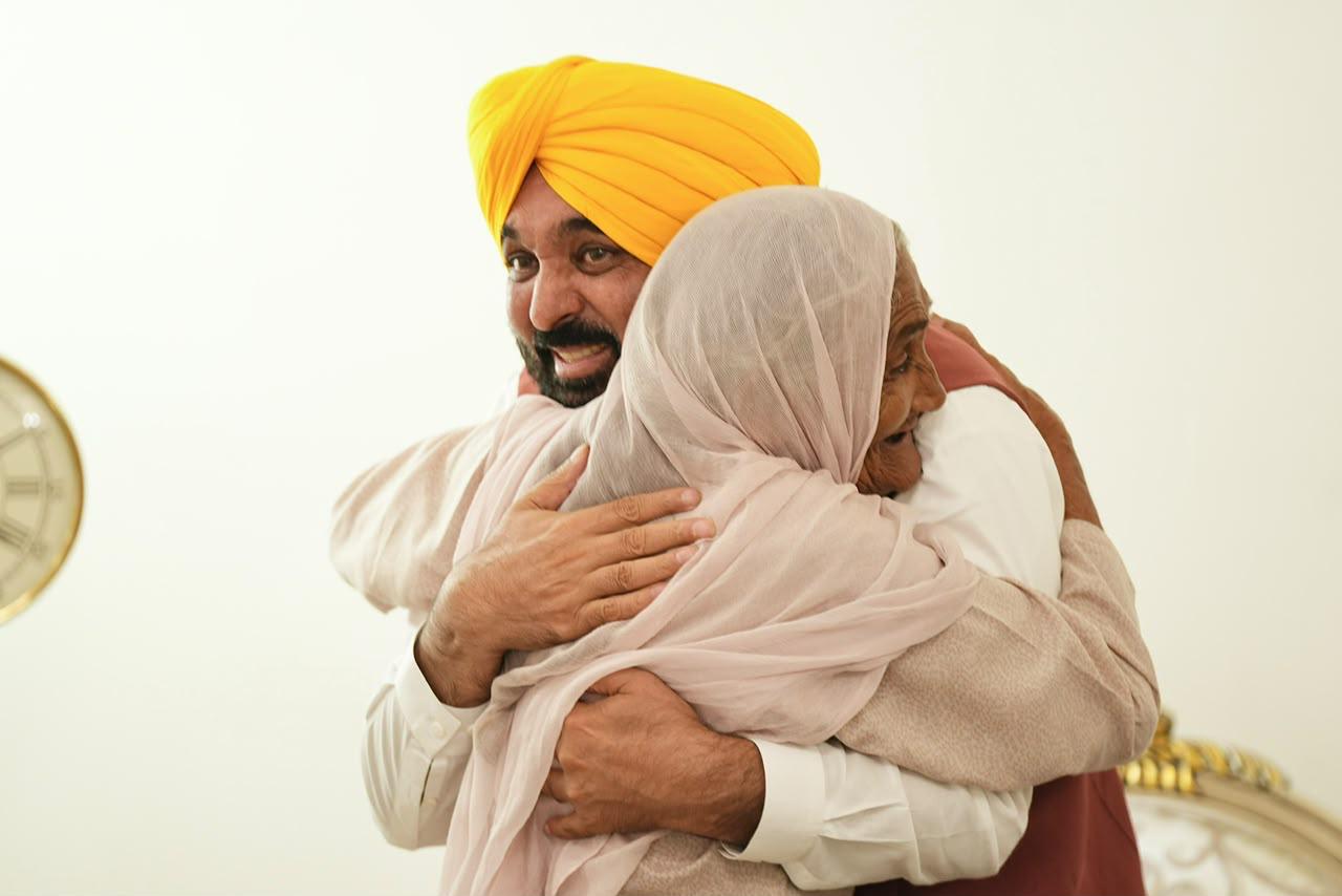 महिलाओं के बैंक खातों में सम्मान राशि के रूप में 3,824.87 करोड़ रुपये सीधे हस्तांतरित किए गए : मुख्यमंत्री भगवंत सिंह मान