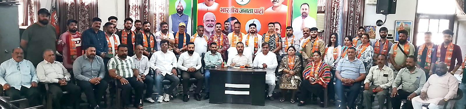 प्रधानमंत्री नरेंद्र मोदी की नीतियों से प्रभावित होकर दर्जनों युवाओं ने थामा भाजपा का कमल: अशोक सरीन हिक्की